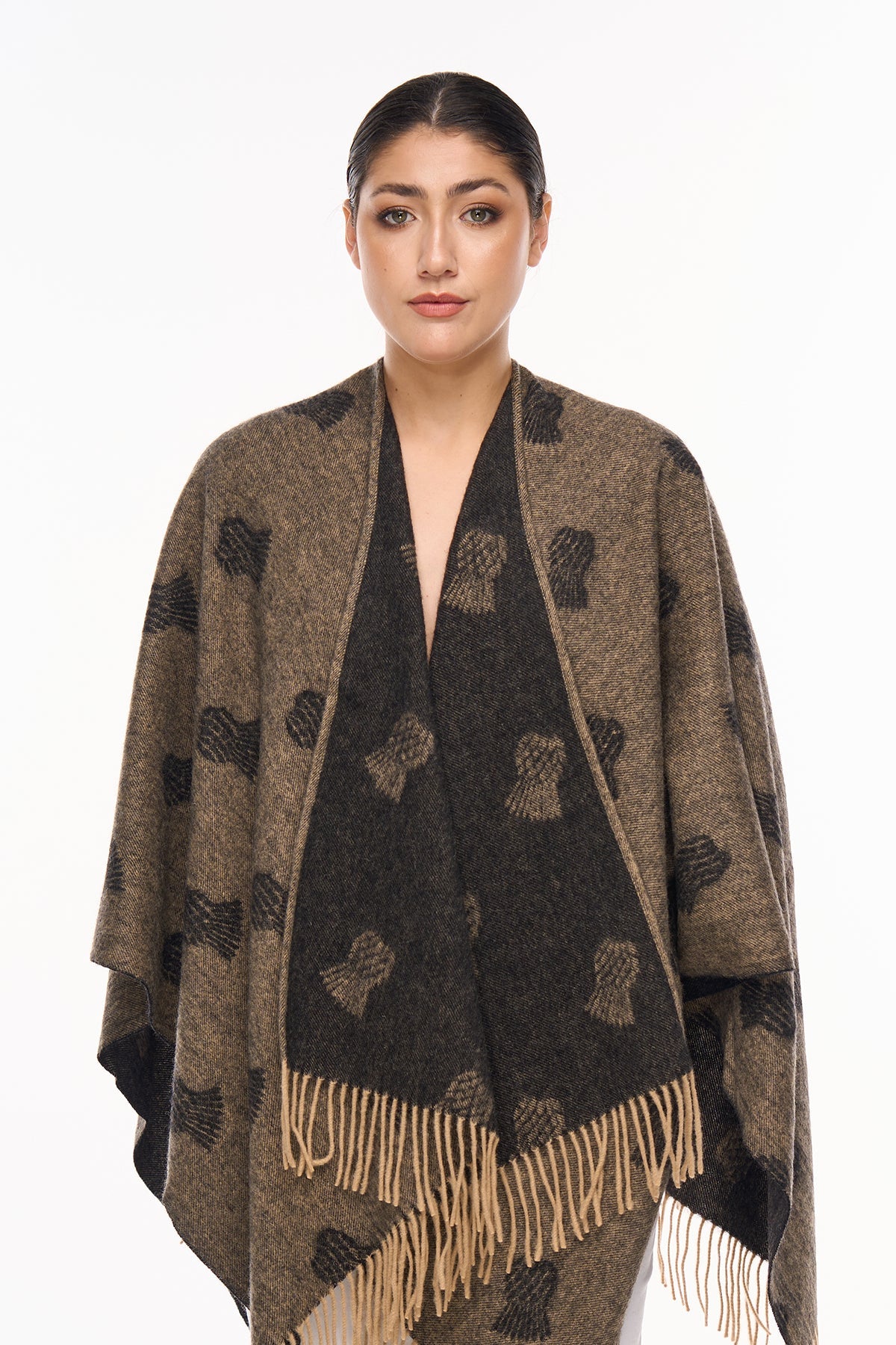 Lucchi Italy Cape Small Thistle Charcoal Poncho 100% Pure Lambswool