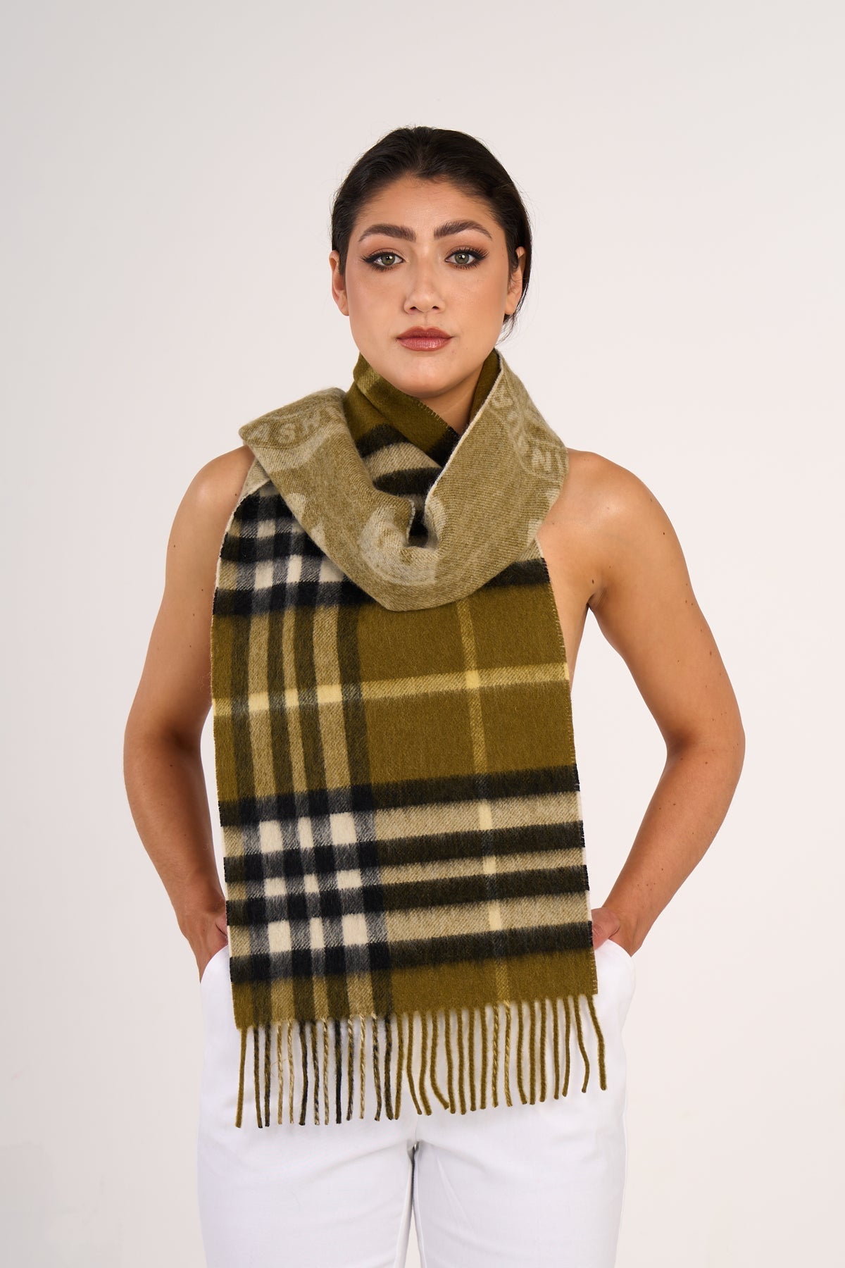Lucchi Italy Designer Iconic Scarf EC 100% Pure wool Green