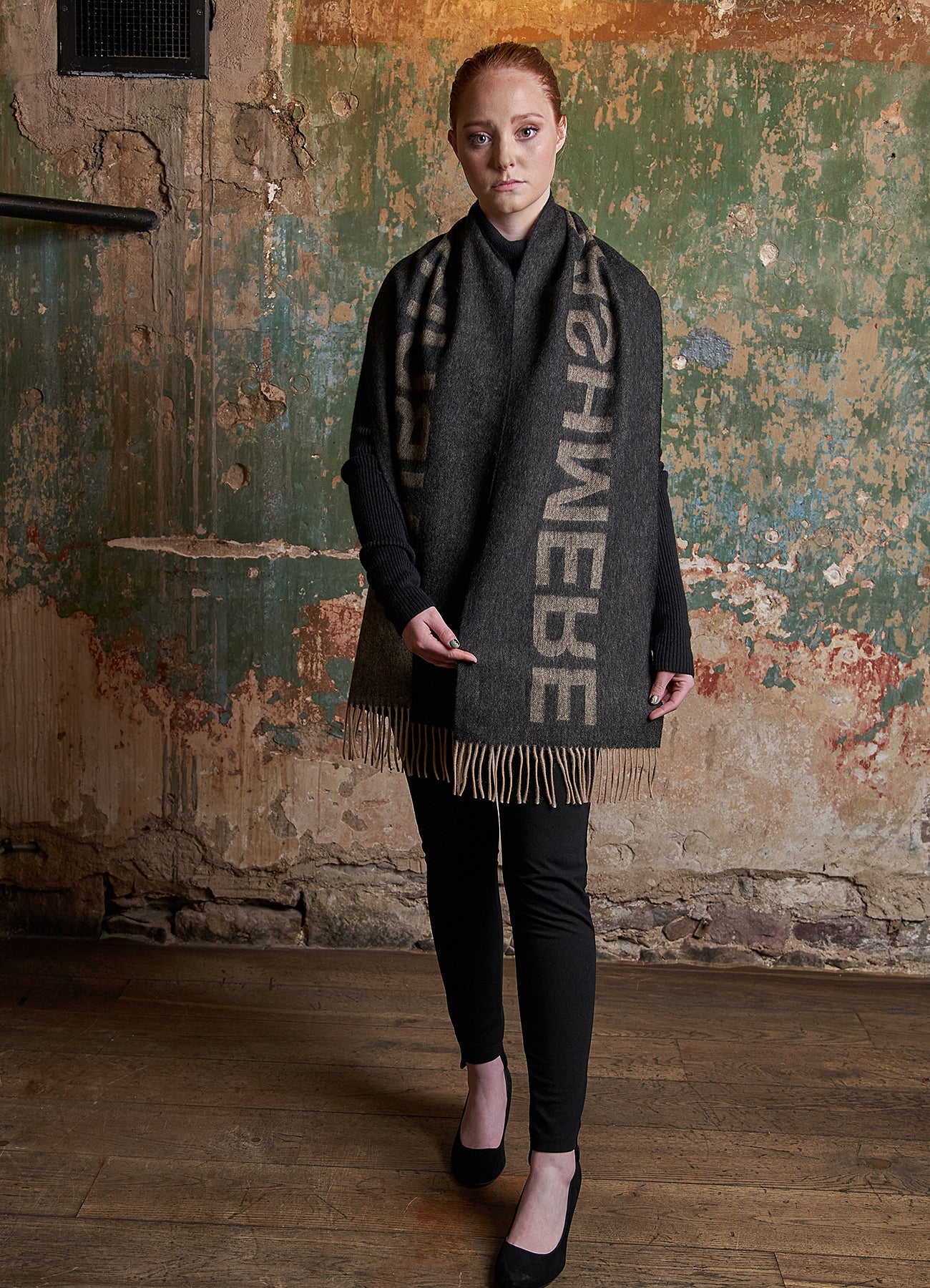 Lucchi Italy Edinburgh Charcoal Scarf 100% Pure Lambswool